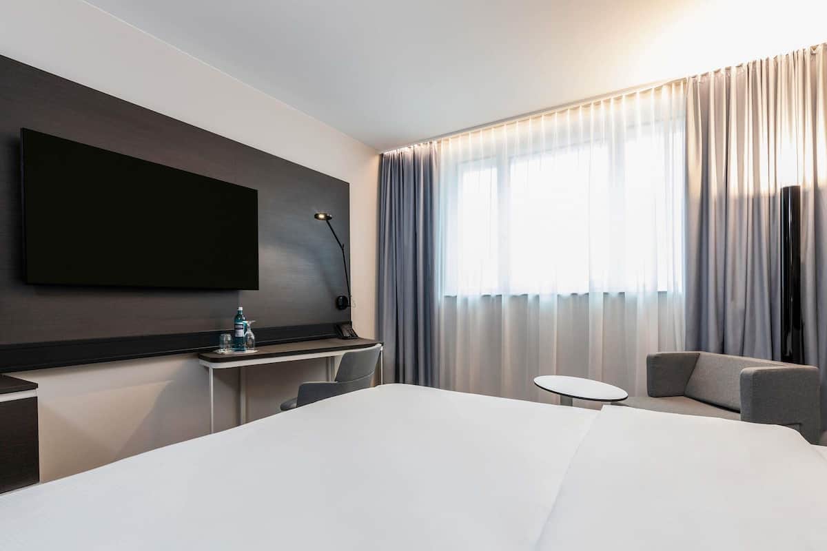 Desk, laptop workspace, soundproofing, free WiFi