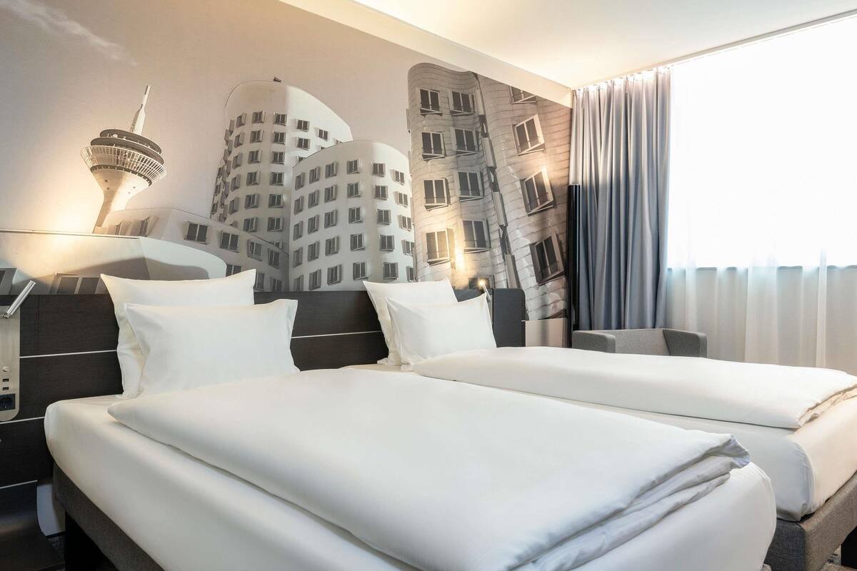 desk, laptop workspace, soundproofing, free wifi