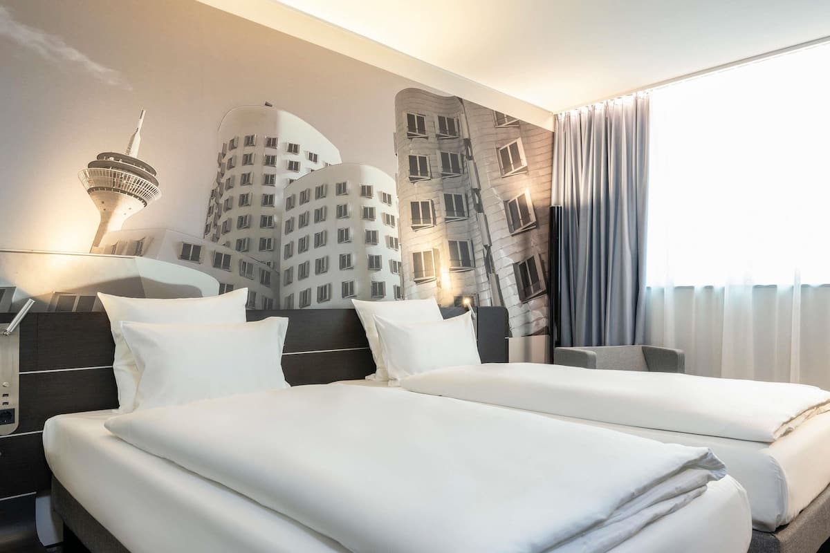 Habitación estándar, 2 camas individuales | Escritorio y espacio para trabajar con un portátil