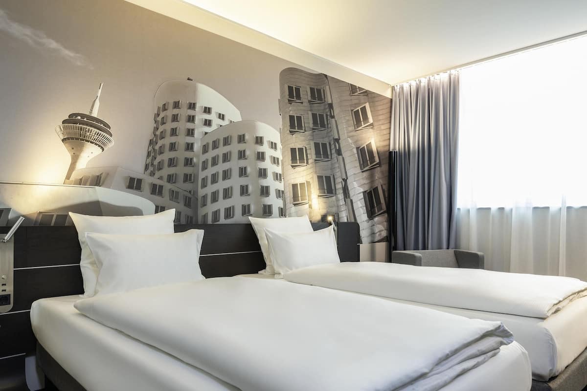 Desk, laptop workspace, soundproofing, free WiFi