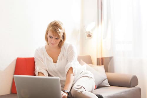 Familienzimmer, 1 Doppelbett und Schlafsofa | Schreibtisch, laptopgeeigneter Arbeitsplatz, schallisolierte Zimmer