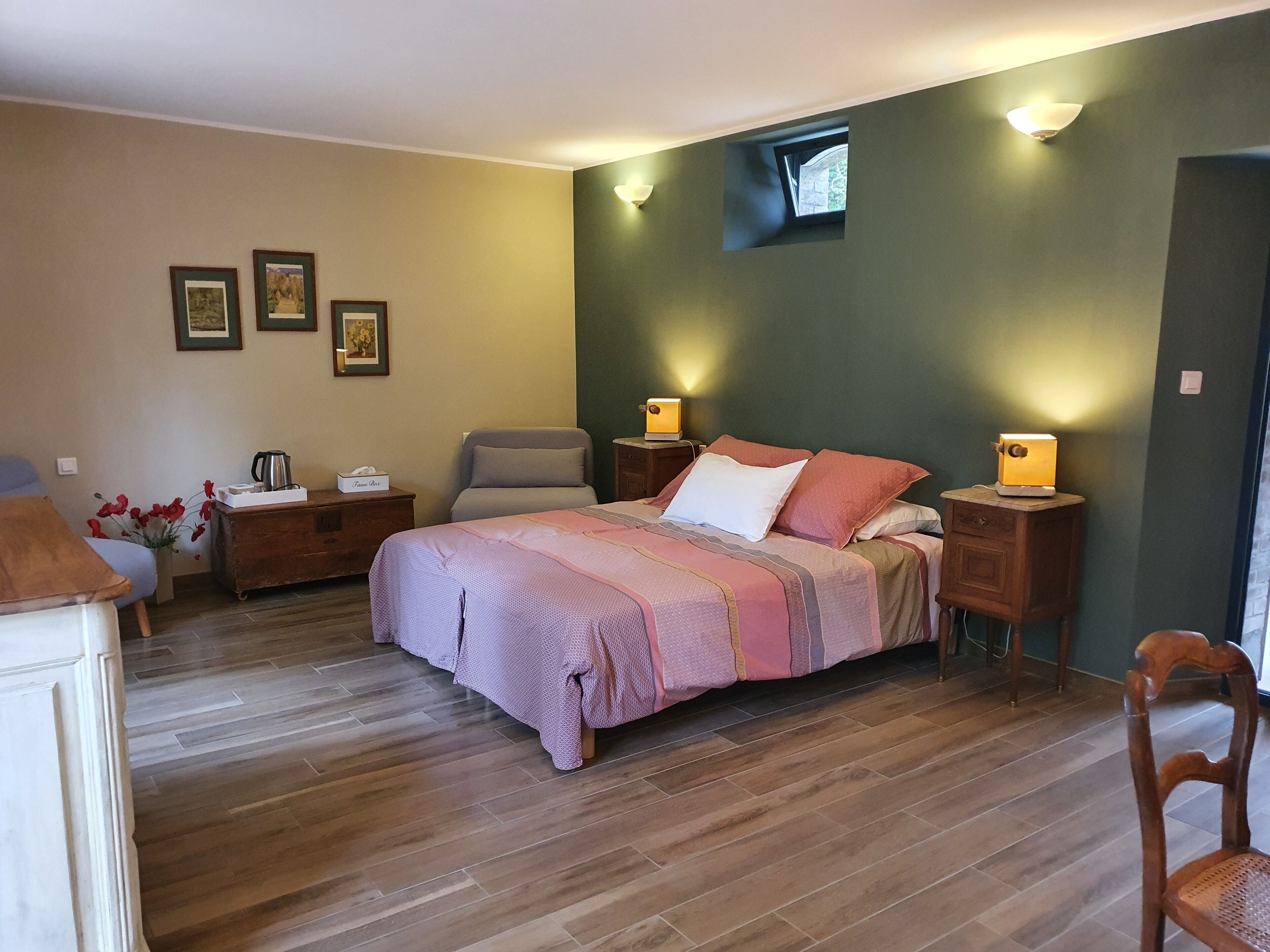 Comfort-værelse med dobbeltseng eller 2 enkeltsenge - handicapvenligt - terrasse (Fleurs des champs)