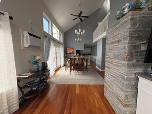 Interior - Private home situated along the Thames River in Southeastern CT. Sleeps 12 +pets (Groton)