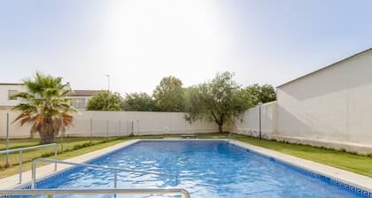 Spacious Apartment in Villa Gallardo with A/C, Wi-Fi & Shared Pool