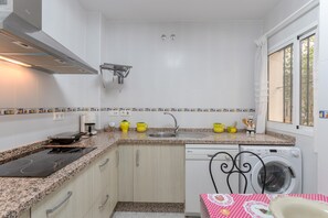 Fridge, microwave, oven, stovetop - Spacious Apartment in Villa Gallardo with A/C, Wi-Fi & Shared Pool (Campillo)