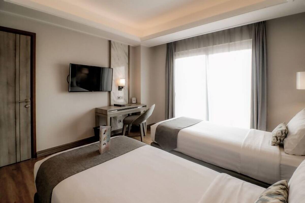 Premium bedding, in-room safe, desk, soundproofing