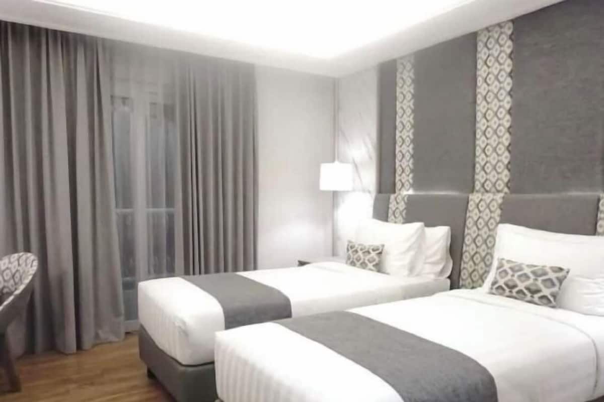 Premium bedding, in-room safe, desk, soundproofing