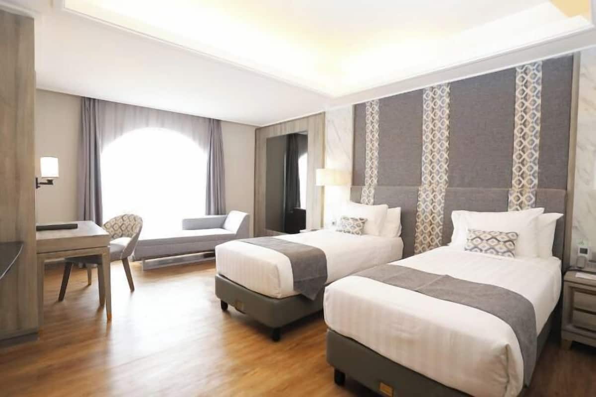 Premium bedding, in-room safe, desk, soundproofing