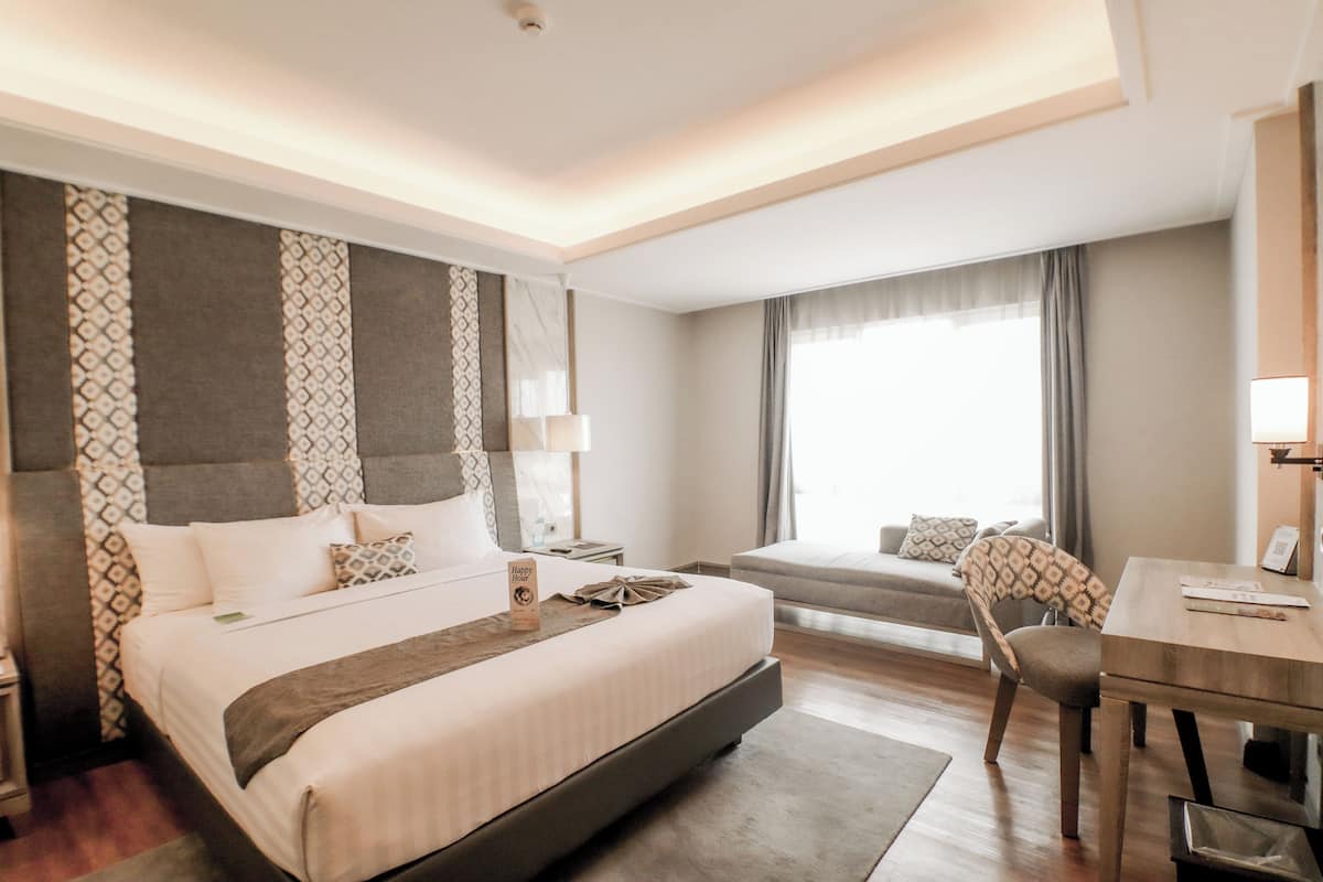 Executive King Room | 1 bedroom, premium bedding, in-room safe, desk