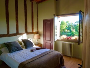 2 slaapkamers, een strijkplank/strijkijzer, wifi, beddengoed