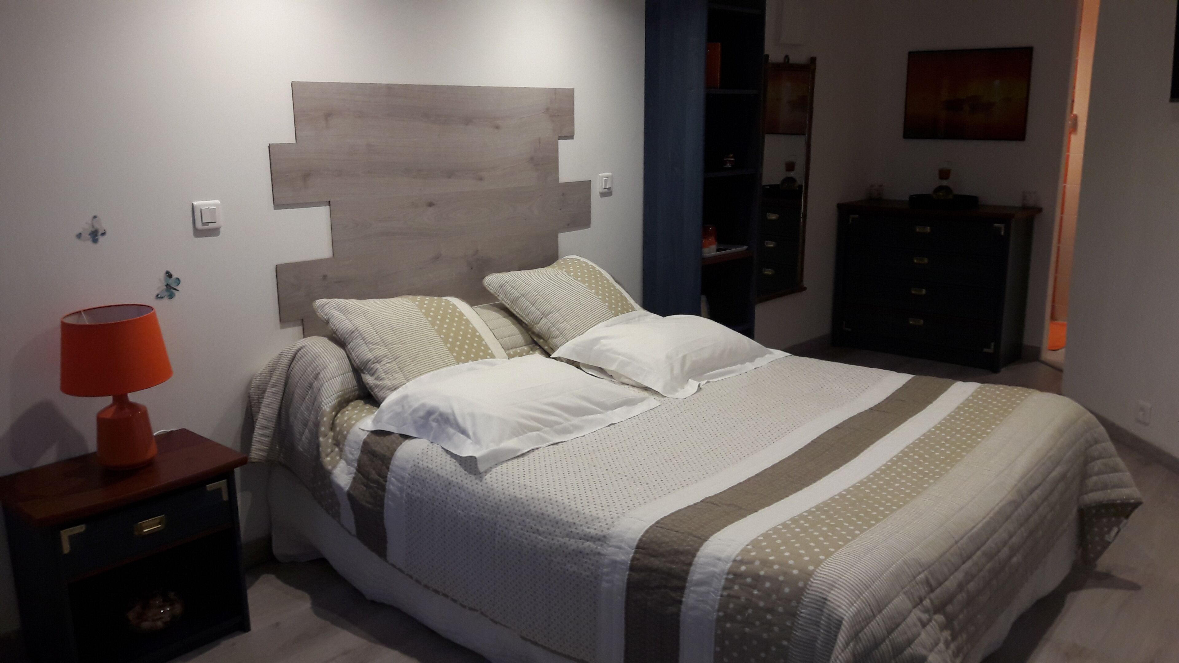 5 bedrooms, iron/ironing board, WiFi