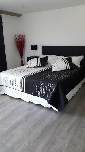 5 habitaciones, tabla de planchar con plancha y wifi 