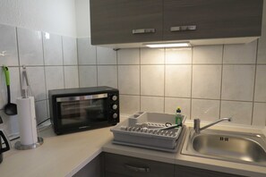 Fridge, oven