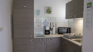 Fridge, oven