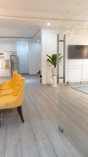 Unclassified image, 3 of 21, button