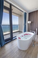 Canvas Suite | Balcony view