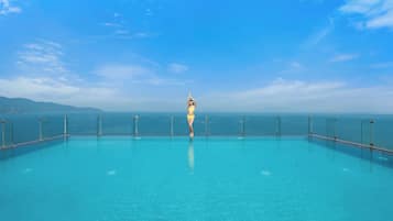室外游泳池,日光浴躺椅