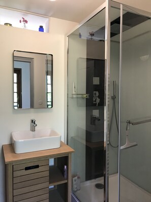 Baignoire, sèche-cheveux