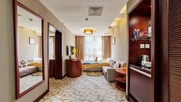 Design Room, Non Smoking | 1 bedroom, minibar, in-room safe, blackout drapes