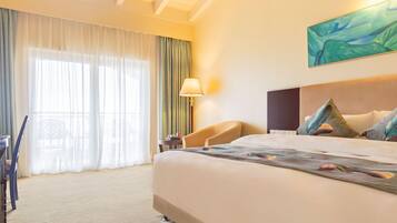 Executive Double Room, Non Smoking | Minibar, in-room safe, blackout drapes, free WiFi