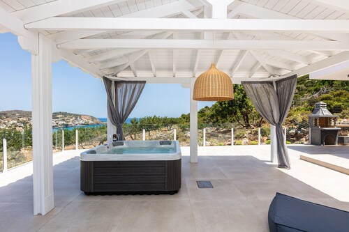 Promitheas Villa, with Pool & Heated Spa Whirlpool, ΒΒQ Facilities, Playground