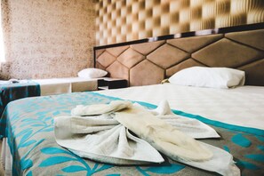 Tremannsrom – standard | Sengetøy av topp kvalitet, minibar og skrivebord for bærbar PC