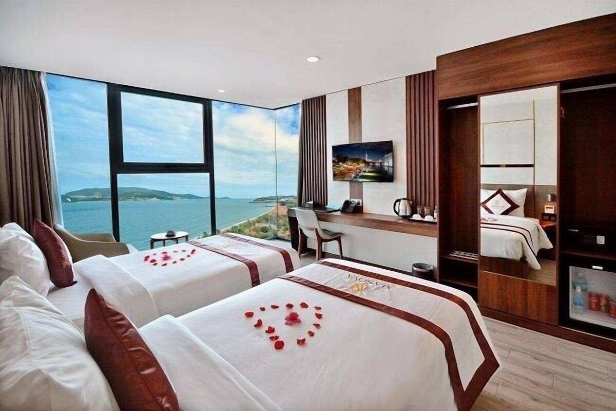 Phòng đôi hoặc 2 giường đơn Senior, quang cảnh biển | Nệm có lớp đệm bông, minibar, két bảo mật tại phòng, bàn