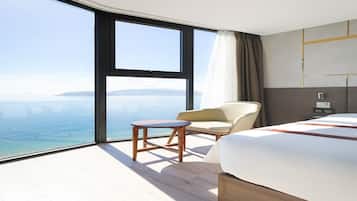 Basic-Suite, Meerblick | Pillowtop-Betten, Minibar, Zimmersafe, Schreibtisch