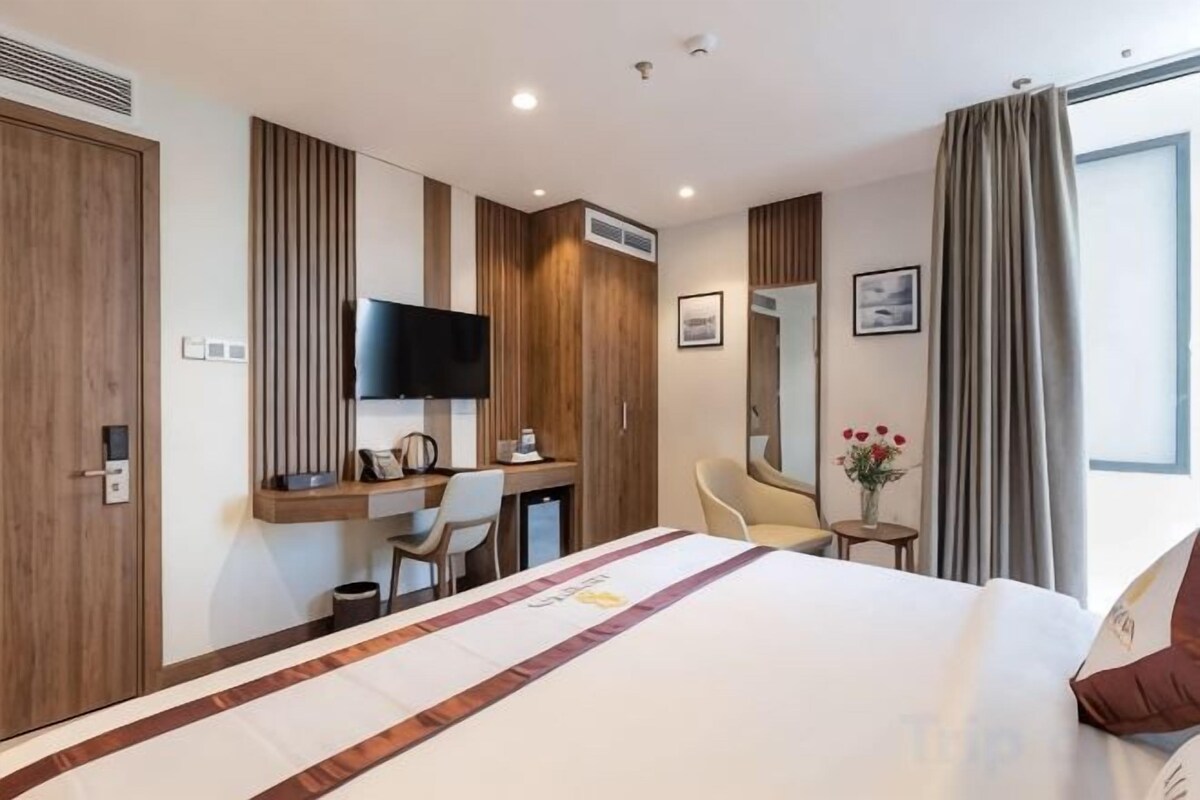 Pillowtop beds, minibar, in-room safe, desk