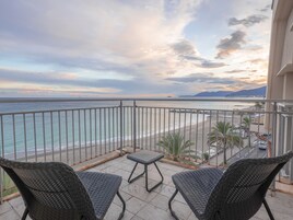 Deluxe Double or Twin Room, Beachfront | Minibar, desk, soundproofing, free WiFi