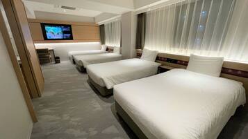 Fourth Room | In-room safe, blackout drapes, free WiFi, bed sheets