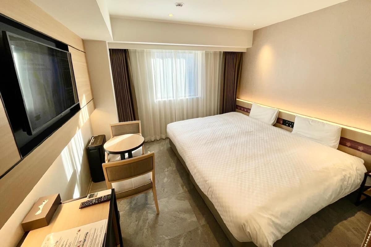In-room safe, blackout curtains, free WiFi, bed sheets