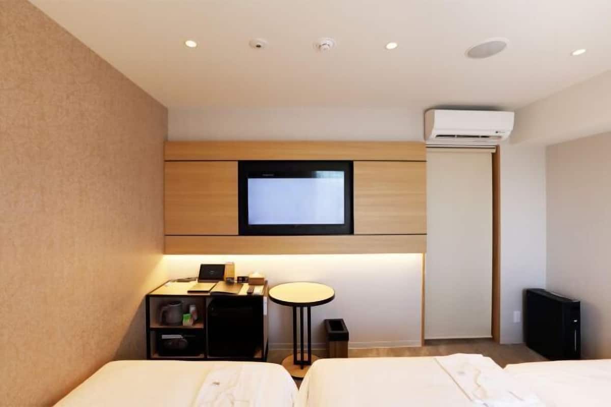 In-room safe, blackout drapes, free WiFi, bed sheets
