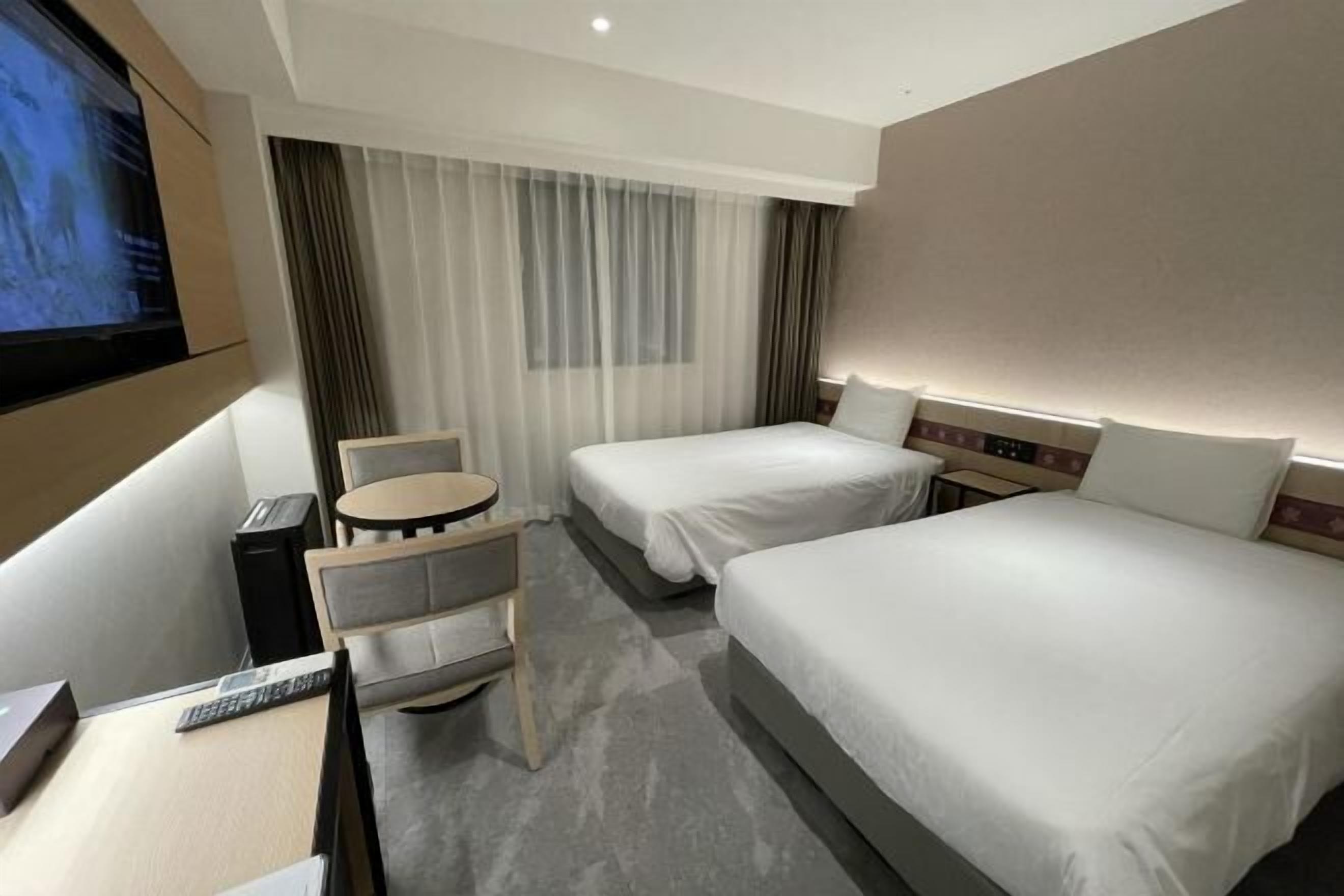 Safe på rommet, blendingsgardiner, wi-fi (inkludert) og sengetøy