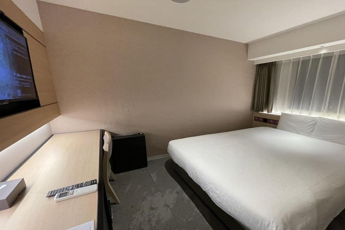 In-room safe, blackout curtains, free WiFi, bed sheets