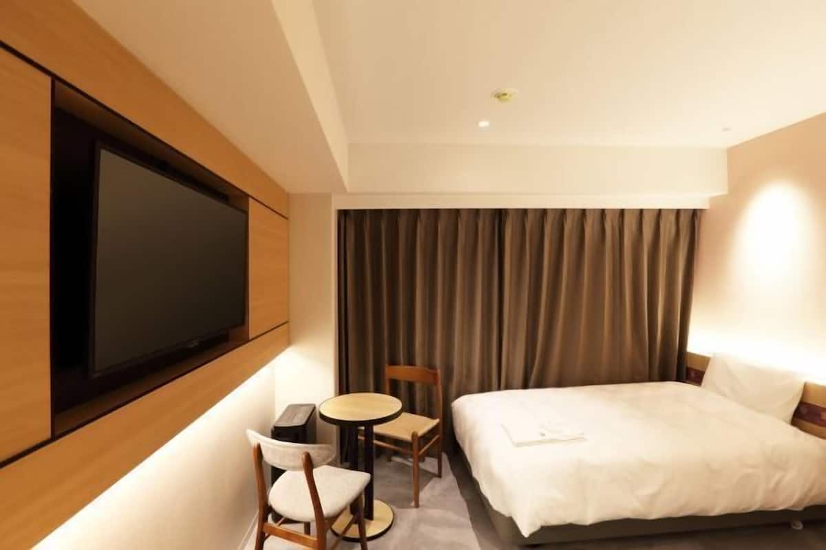 In-room safe, blackout drapes, free WiFi, bed sheets