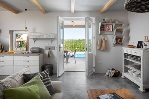 Villa, 3 Bedrooms, Terrace, Mountain View | Living room