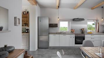 Villa, 3 soverom, terrasse, fjellutsikt | Oppholdsrom | TV