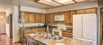 Sunny Home w/ Patio < 10 Mi to Lake Coeur d'Alene