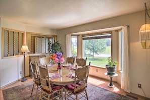 Dining - Sunny Home w/ Patio < 10 Mi to Lake Coeur d'Alene (Post Falls)
