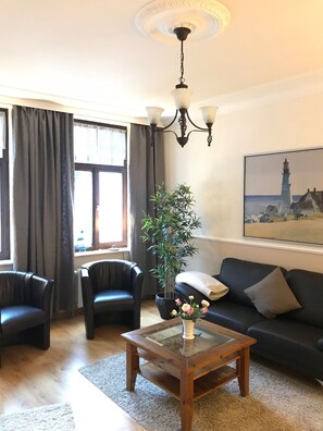 TV, fireplace, stereo