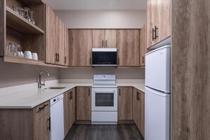 1 bedroom, premium bedding, pillow-top beds, in-room safe