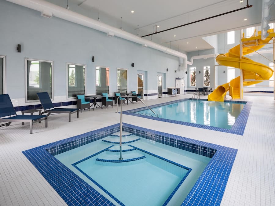 Indoor pool, pool loungers