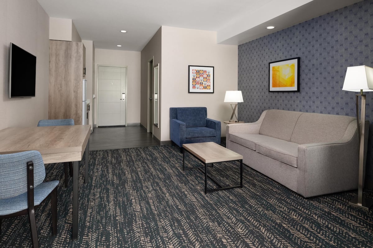 Svit Executive - 1 kingsize-säng - icke-rökare - kök (Large Room, Sofabed, Full Kitchen) | Sängtillbehör av högsta kvalitet och bäddmadrasser