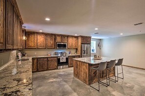 Coffee/tea maker, paper towels - Secluded Home w/ Gas Grill, 3 Mi to Boating! (Yantis)