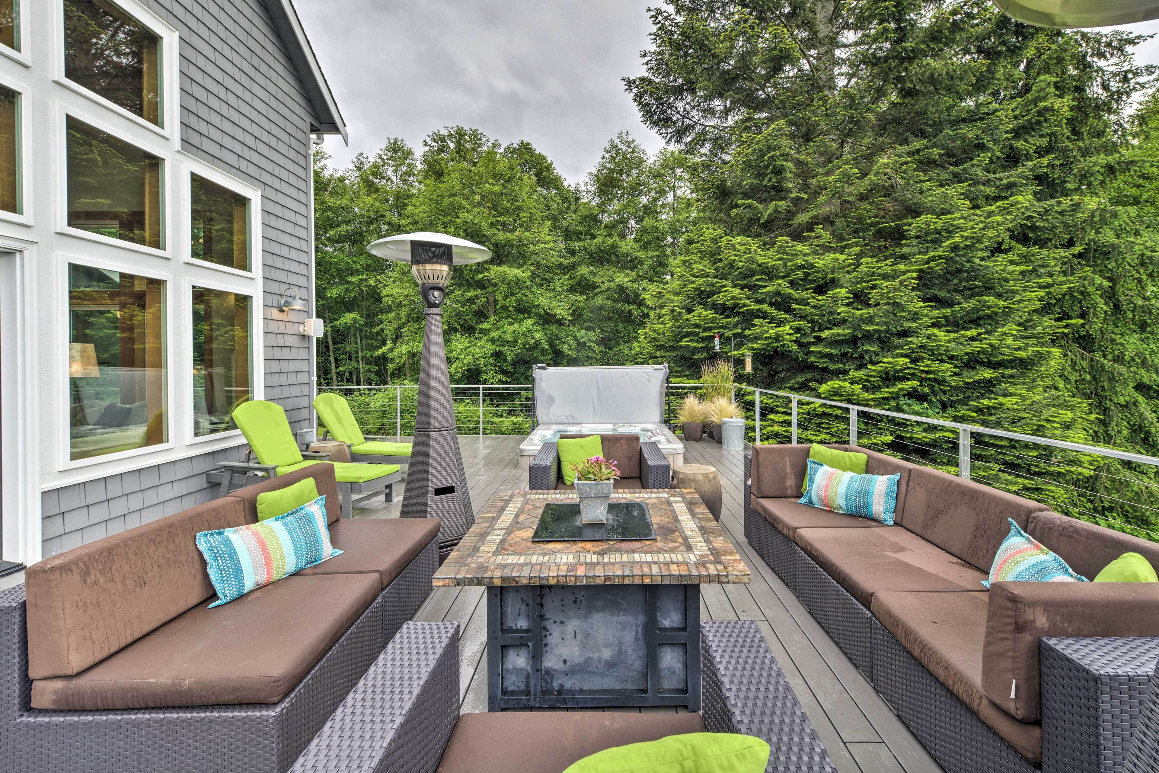 Whidbey Island Oasis w/ Hot Tub & Cabana!
