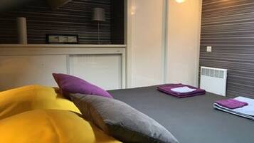 1 chambre, fer et planche Ă repasser, Wi-Fi, draps fournis