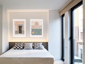 Suite – junior | Dundyner, skrivebord, lydisolert og wi-fi (inkludert)