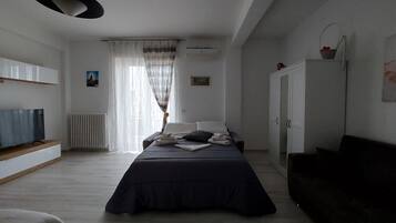 1 bedroom, desk, iron/ironing board, free WiFi