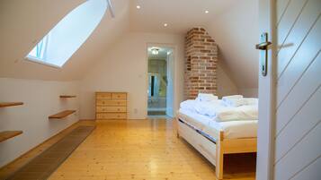 3 habitaciones, tabla de planchar con plancha, wifi y ropa de cama